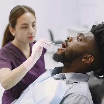 Bleeding Gums in Greeley, CO? Here’s When You Need Periodontal Treatment Fast